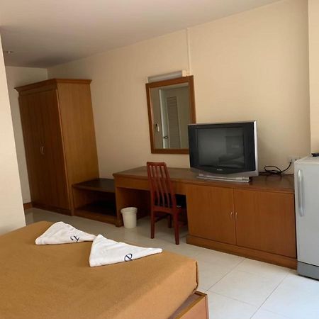 Pat Place Aparthotel Chiang Mai Exteriör bild