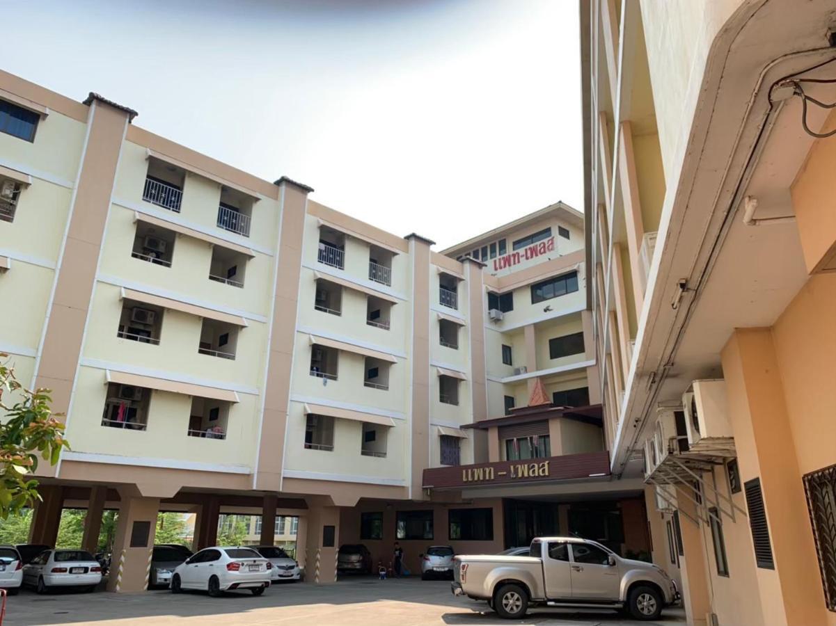 Pat Place Aparthotel Chiang Mai Exteriör bild