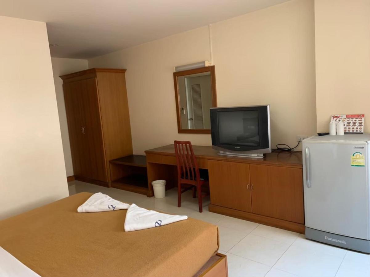 Pat Place Aparthotel Chiang Mai Exteriör bild