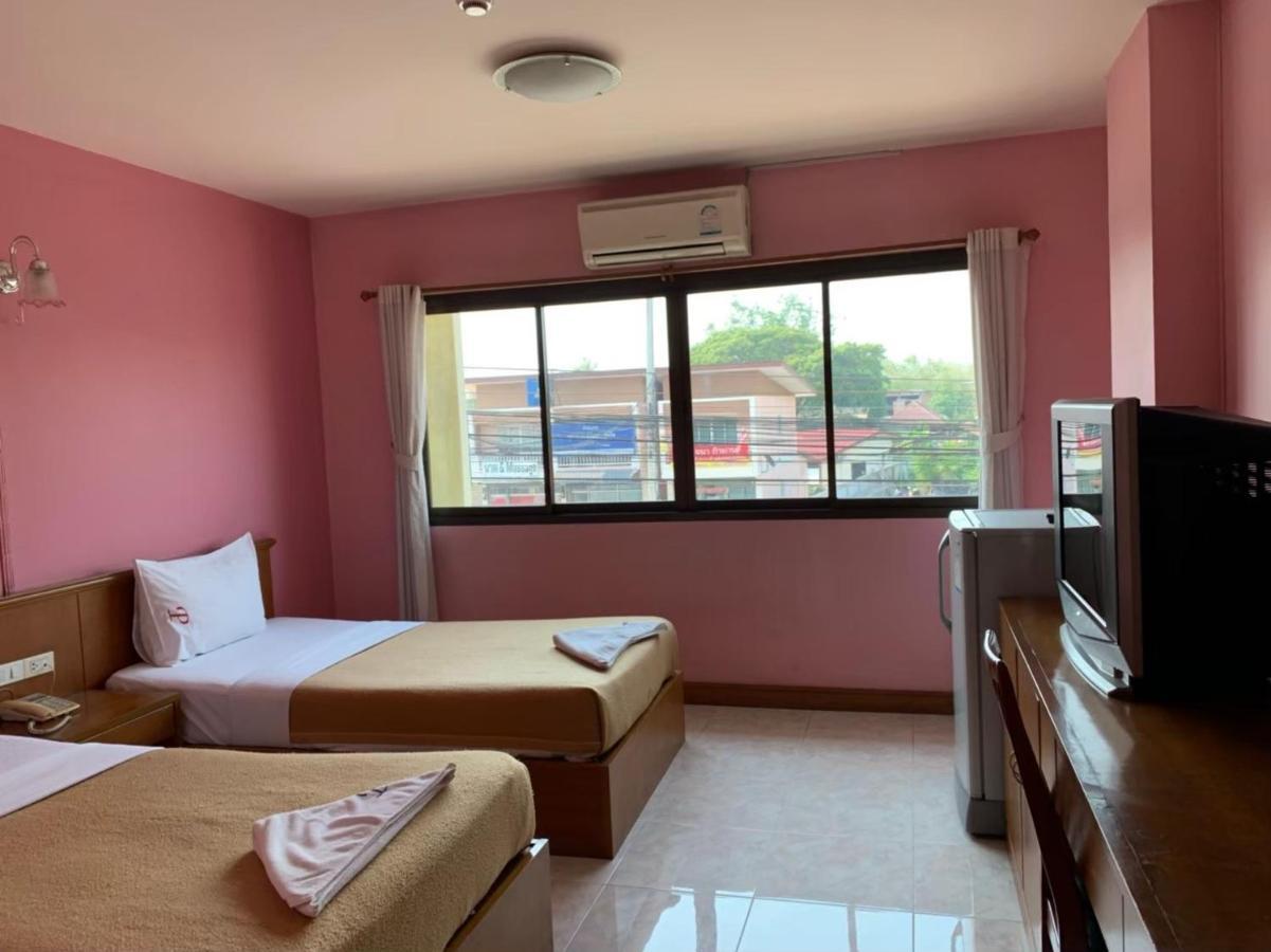 Pat Place Aparthotel Chiang Mai Exteriör bild