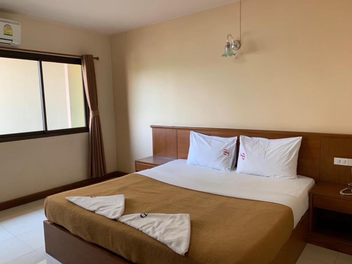 Pat Place Aparthotel Chiang Mai Exteriör bild